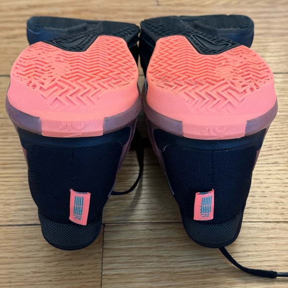 Nike Lebron Witness VI, kids size 5.5. Very good condition. - Picture 4 of 9